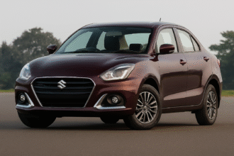 Maruti Suzuki Dzire 2025 मॉडल सफेद रंग में सड़क पर खड़ी हुई – कंपनी ने नई फेस्टिव ऑफर्स और कीमतों में कटौती की घोषणा की।