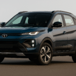 Tata Nexon 2025 SUV का फ्रंट और साइड व्यू – नई डिज़ाइन और आधुनिक फीचर्स के साथ"