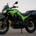 कावासाकी KLE एडवेंचर बाइक 2025 मॉडल, आधुनिक डिज़ाइन और दमदार स्टाइलिंग के साथ EICMA लॉन्च से पहले प्रदर्शित।