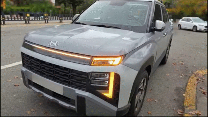 Hyundai Venue N Line Variants — नए डिजाइन और एलईडी डीआरएल के साथ 2025 Hyundai Venue N Line का फ्रंट व्यू, जिसमें स्पोर्टी ग्रिल और अपडेटेड बंपर दिखाया गया है।